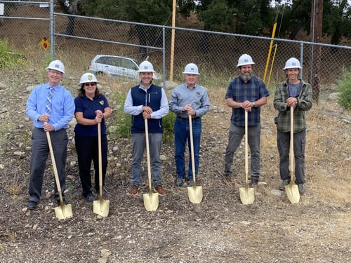 A group of volunteers with shovels posing for a photo.